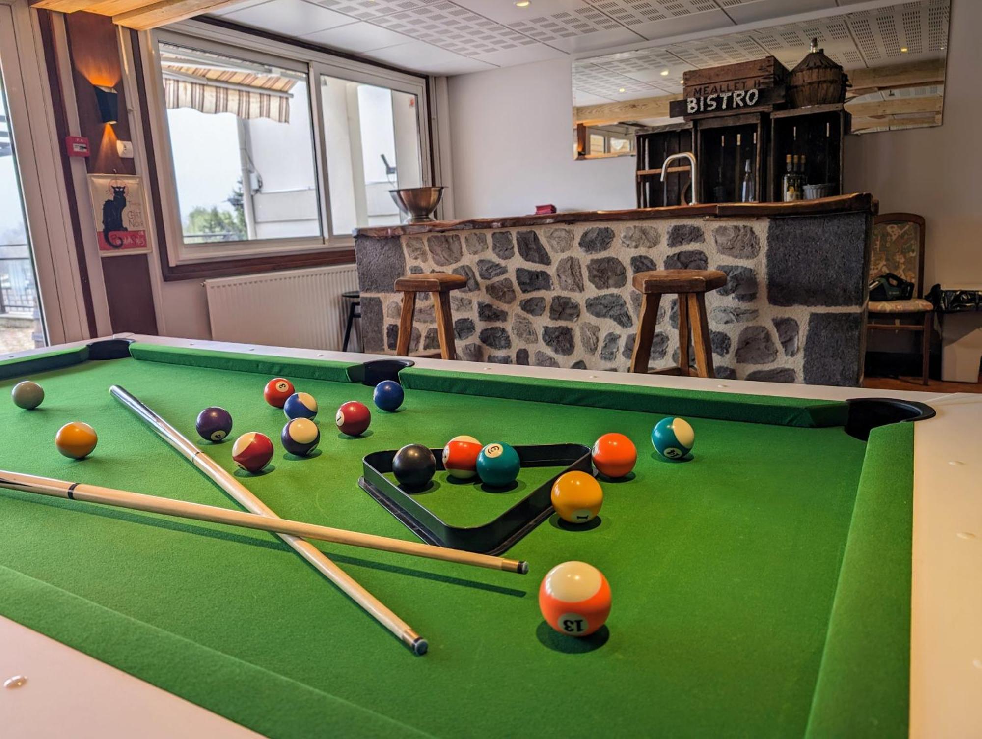 Logis Hotel Le Beau Site Chambon-sur-Lac Dış mekan fotoğraf