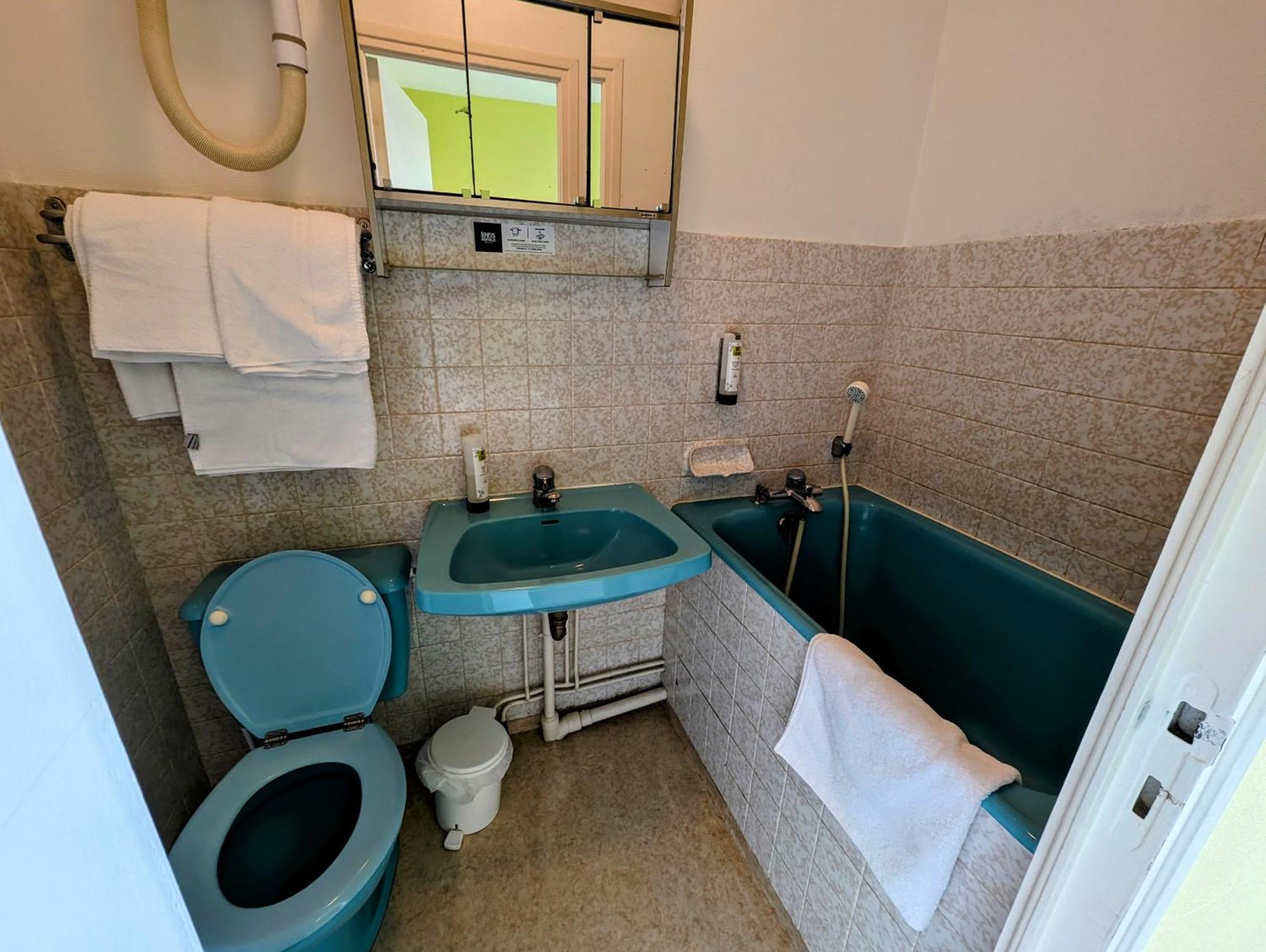Logis Hotel Le Beau Site Chambon-sur-Lac Dış mekan fotoğraf