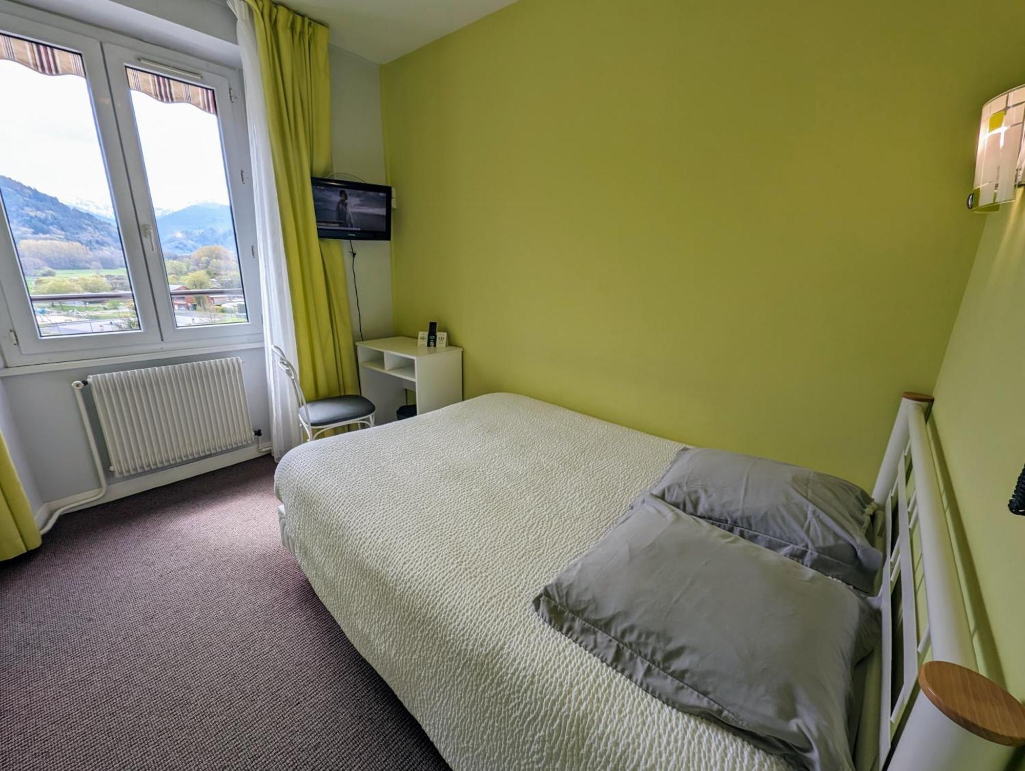 Logis Hotel Le Beau Site Chambon-sur-Lac Dış mekan fotoğraf