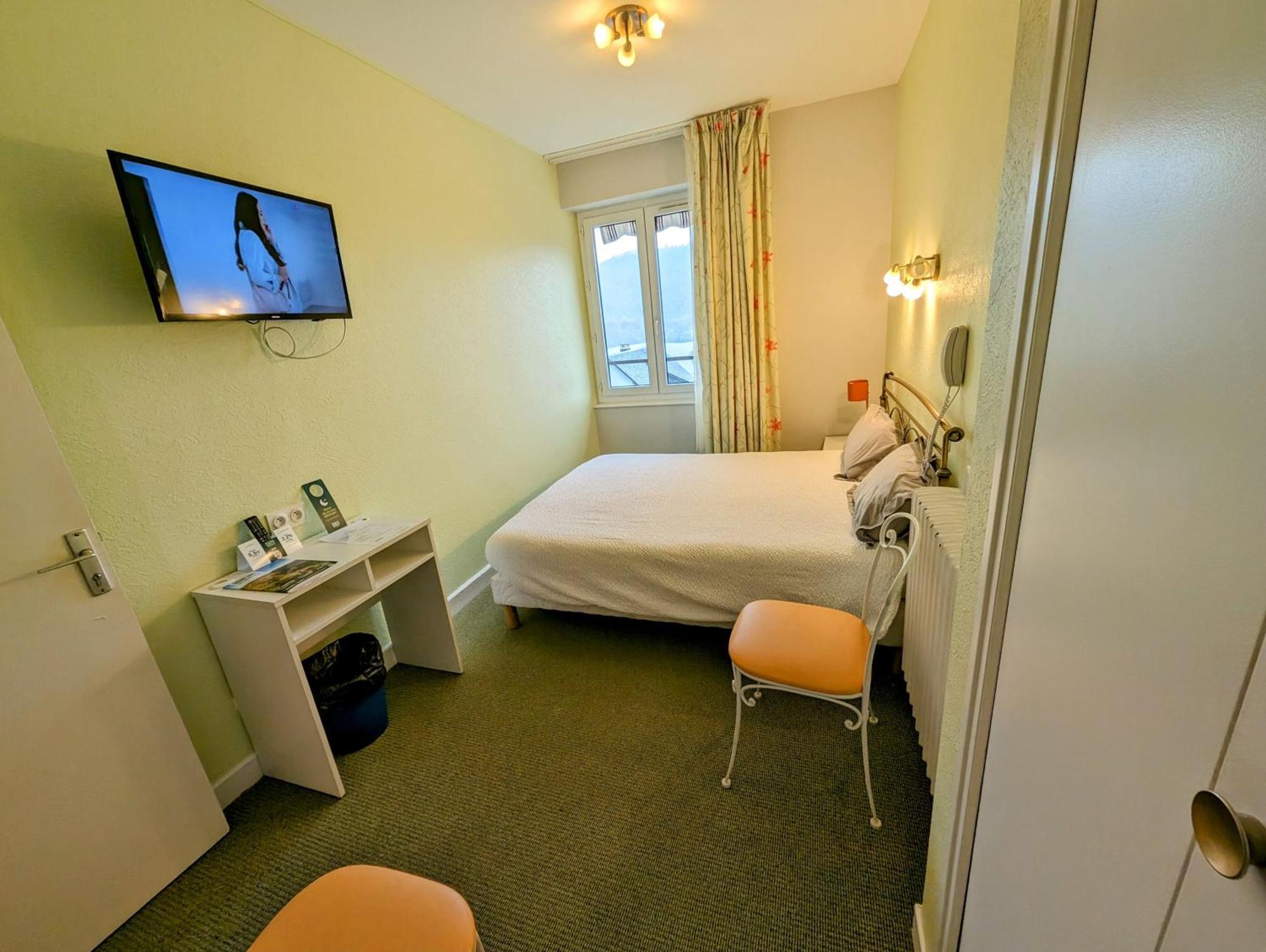Logis Hotel Le Beau Site Chambon-sur-Lac Dış mekan fotoğraf