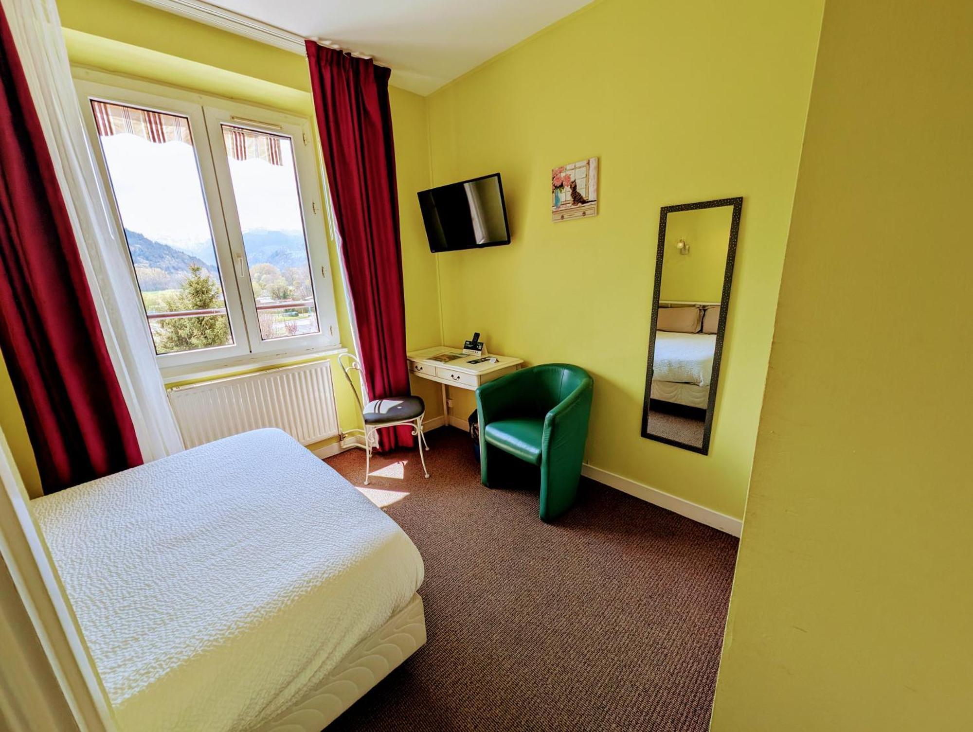 Logis Hotel Le Beau Site Chambon-sur-Lac Dış mekan fotoğraf