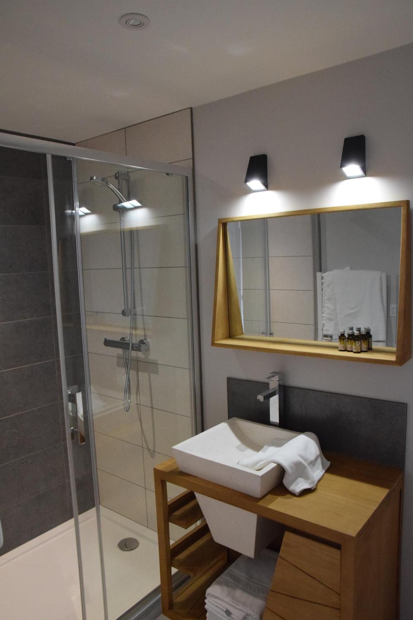 Logis Hotel Le Beau Site Chambon-sur-Lac Dış mekan fotoğraf