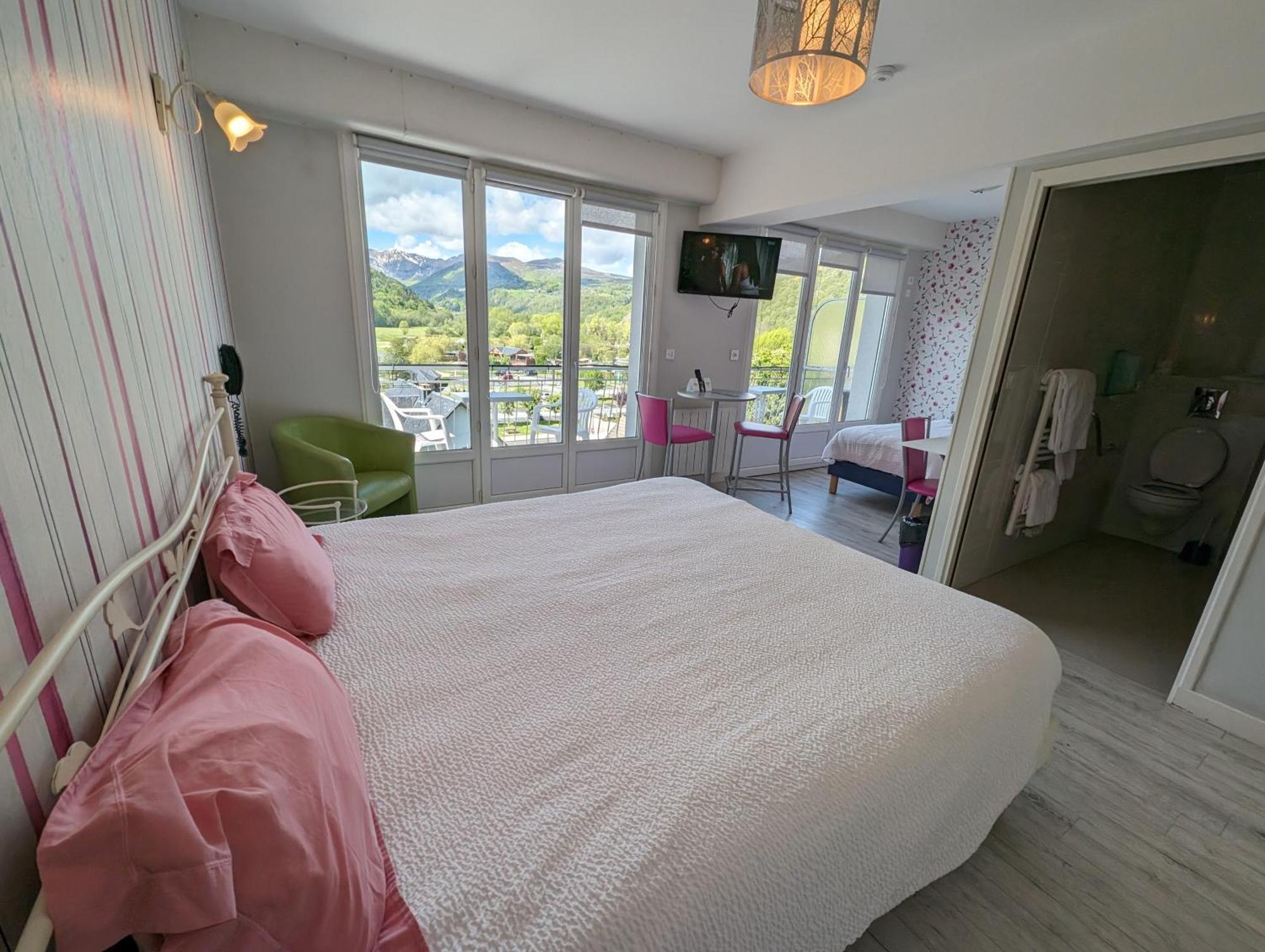 Logis Hotel Le Beau Site Chambon-sur-Lac Dış mekan fotoğraf