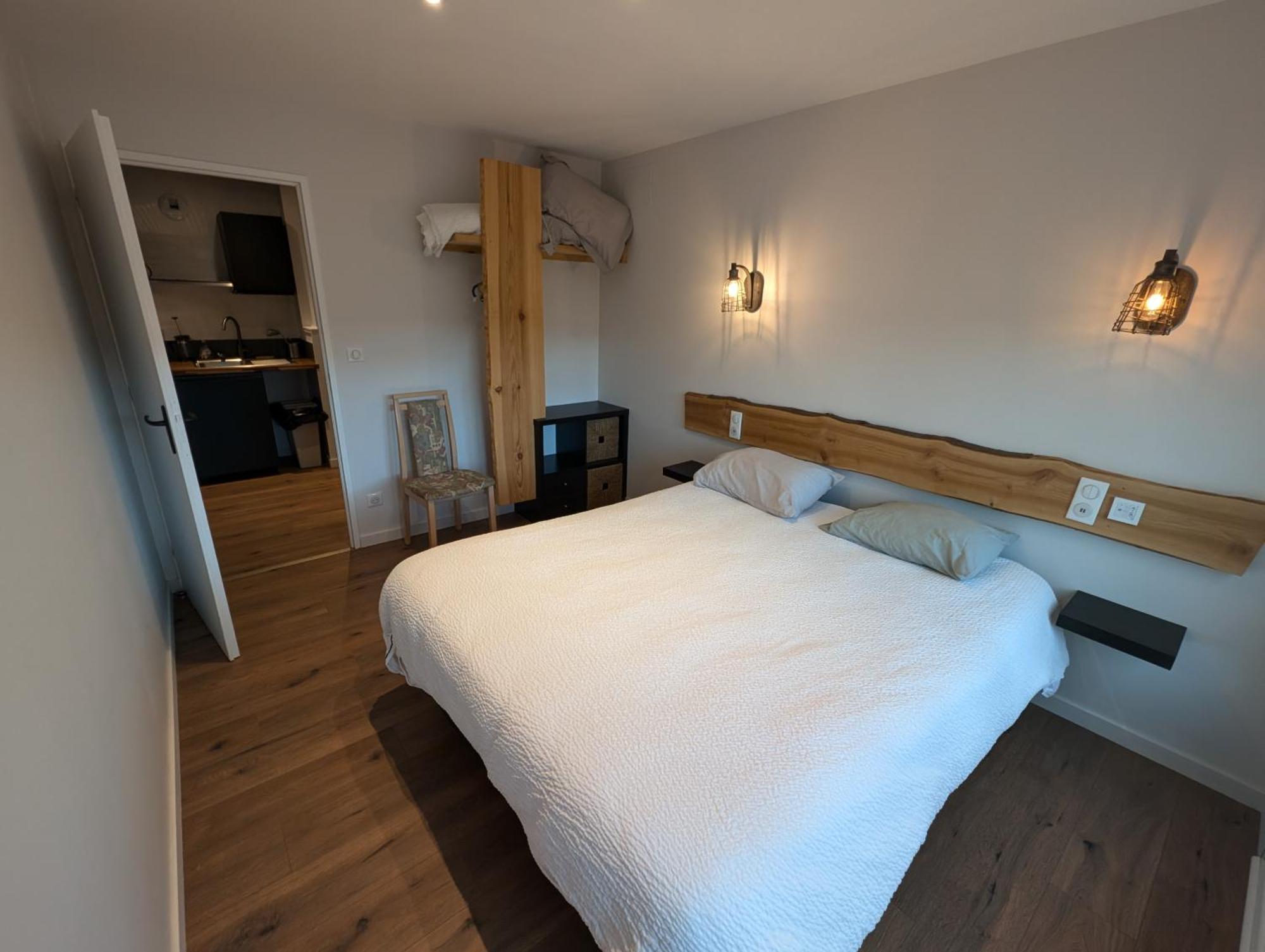 Logis Hotel Le Beau Site Chambon-sur-Lac Dış mekan fotoğraf