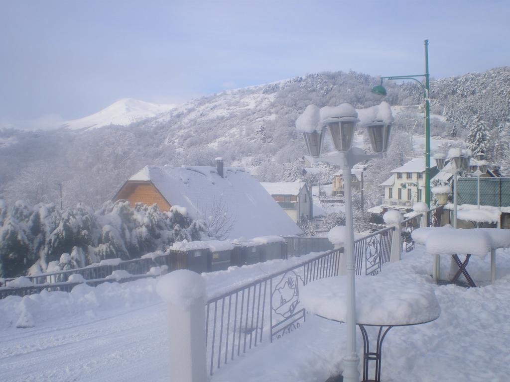 Logis Hotel Le Beau Site Chambon-sur-Lac Dış mekan fotoğraf