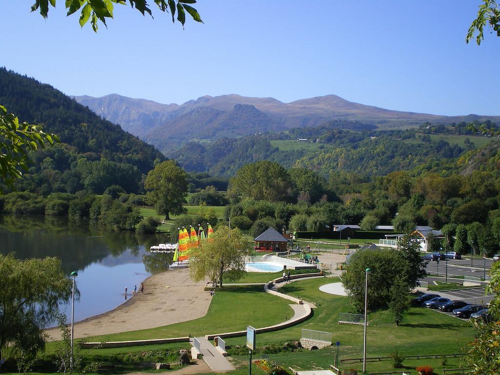Logis Hotel Le Beau Site Chambon-sur-Lac Dış mekan fotoğraf