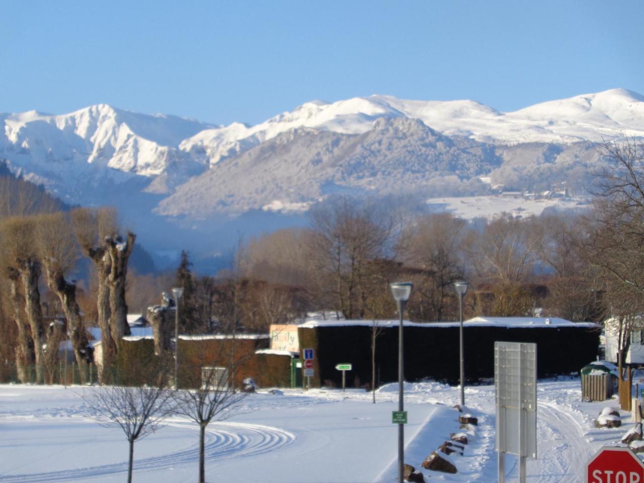 Logis Hotel Le Beau Site Chambon-sur-Lac Dış mekan fotoğraf